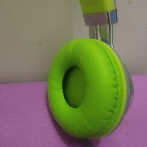 Headphones, Bluetooth Headset, Earbuds - Picture 3 of 8